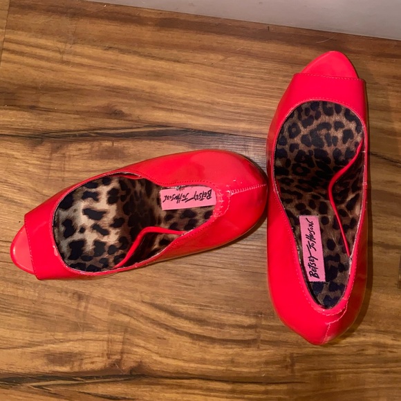 Betsey Johnson neon red pumps - Picture 7 of 7